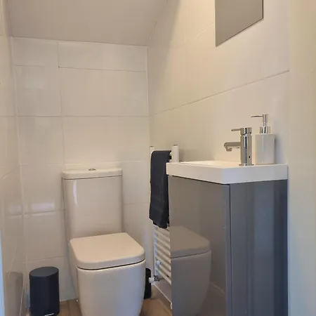 Spacious Town House - Coventry City Centre, Free Parking, Sleeps 6, High-Speed Wifi, En-Suite, Great Location, A45, A46, Jlr, Nec, Airport, Warwick & Stratford Upon Avon - Fernwood Stays - Your Home Away From Home! Extérieur photo