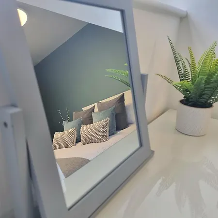 Spacious Town House - Coventry City Centre, Free Parking, Sleeps 6, High-Speed Wifi, En-Suite, Great Location, A45, A46, Jlr, Nec, Airport, Warwick & Stratford Upon Avon - Fernwood Stays - Your Home Away From Home! Extérieur photo