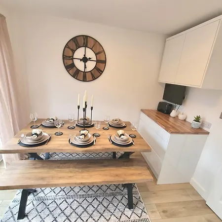 Spacious Town House - Coventry City Centre, Free Parking, Sleeps 6, High-Speed Wifi, En-Suite, Great Location, A45, A46, Jlr, Nec, Airport, Warwick & Stratford Upon Avon - Fernwood Stays - Your Home Away From Home! Extérieur photo