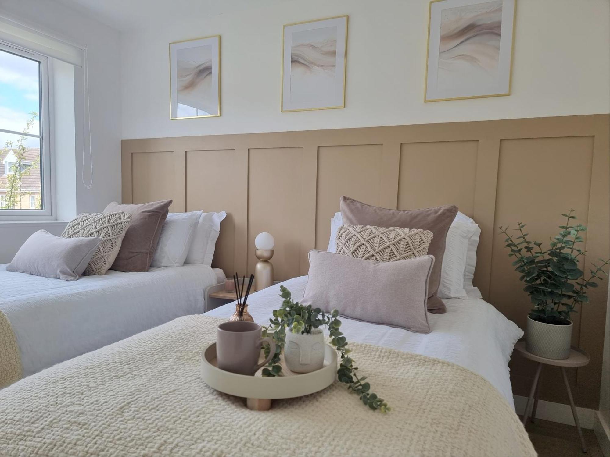 Spacious Town House - Centre, Free Parking, Sleeps 6, High-speed Wifi, En-suite, Great Location, A45, A46, Jlr, Nec, Airport, Warwick & Stratford Upon Avon - Fernwood - Your Away From Home! Hébergement de vacances