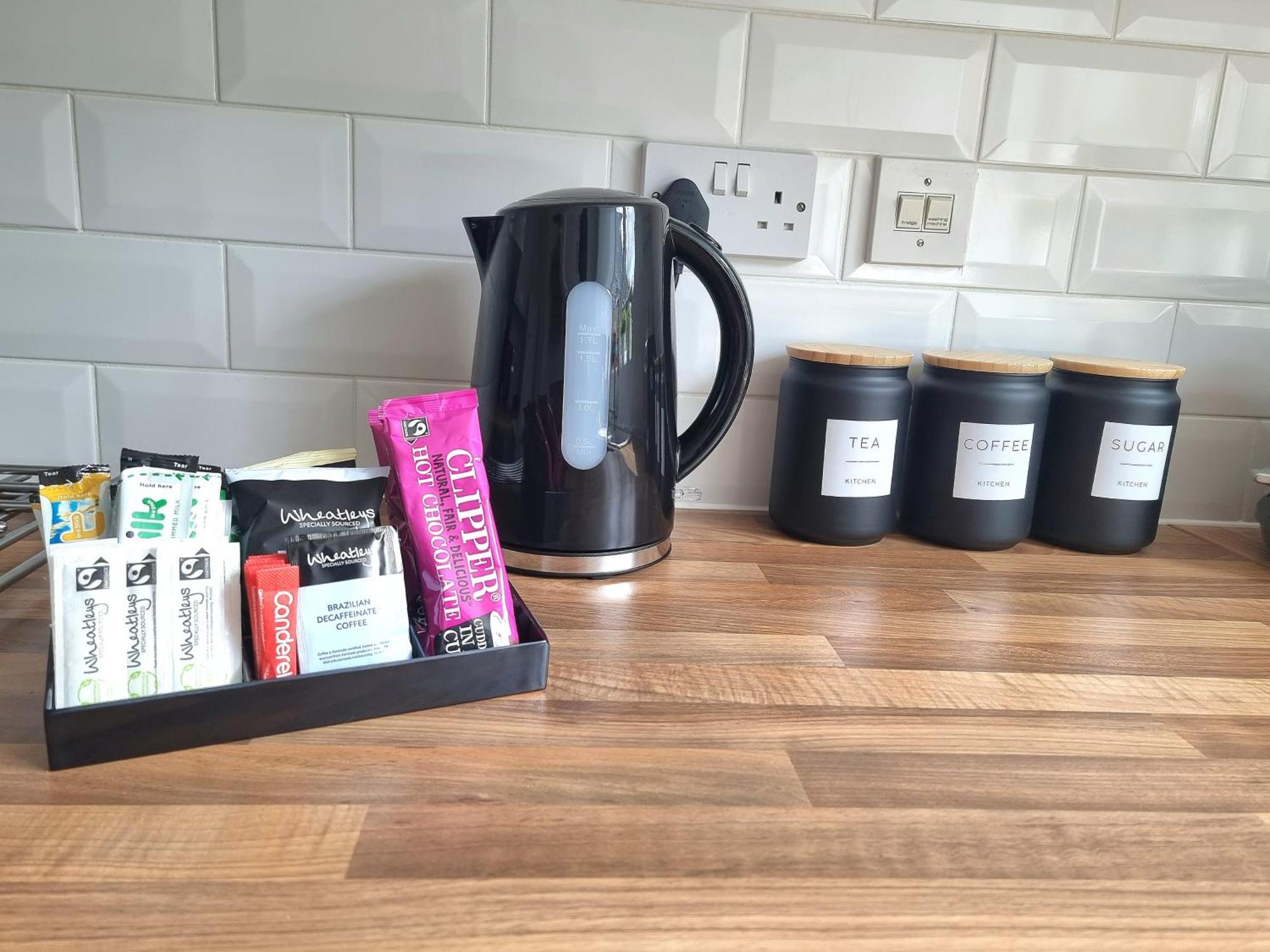Spacious Town House - Centre, Free Parking, Sleeps 6, High-speed Wifi, En-suite, Great Location, A45, A46, Jlr, Nec, Airport, Warwick & Stratford Upon Avon - Fernwood - Your Away From Home! Hébergement de vacances *