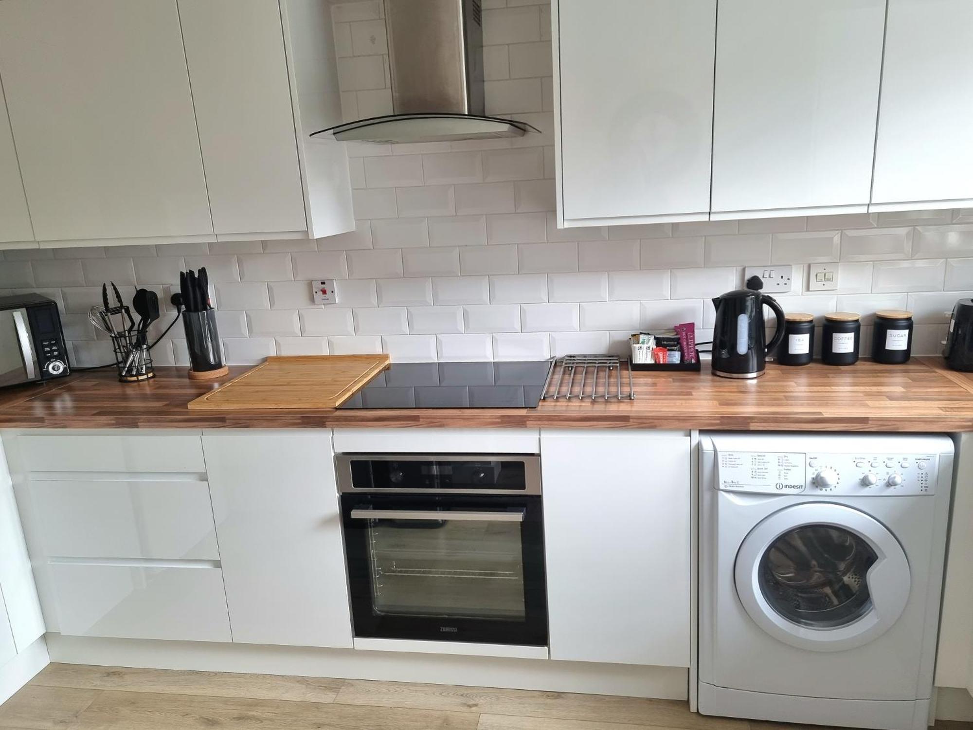Spacious Town House - Centre, Free Parking, Sleeps 6, High-speed Wifi, En-suite, Great Location, A45, A46, Jlr, Nec, Airport, Warwick & Stratford Upon Avon - Fernwood - Your Away From Home! Hébergement de vacances Coventry